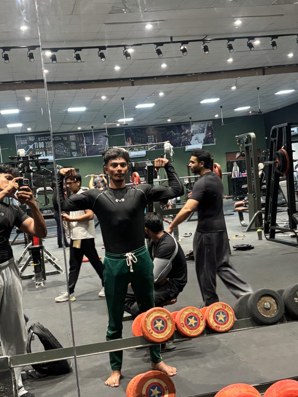 Black full slevee comprission