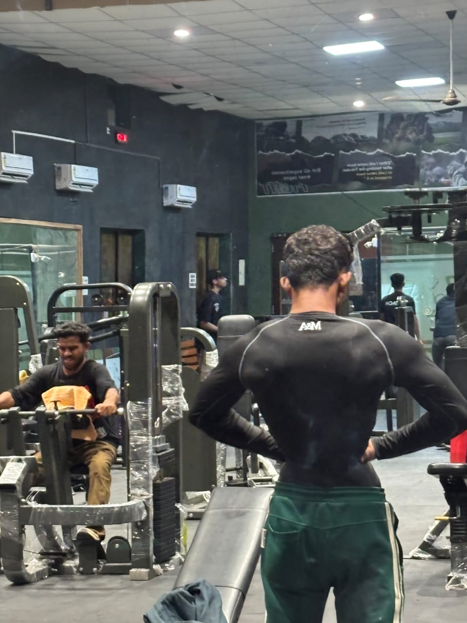 Black full slevee comprission